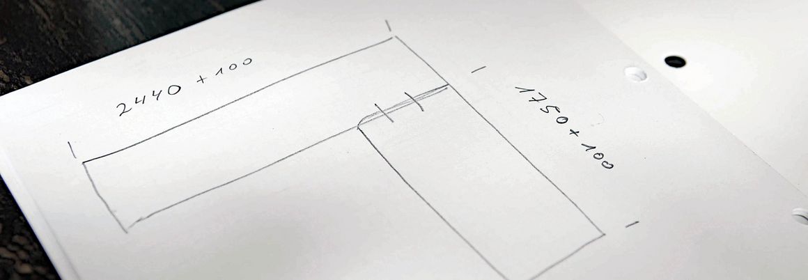 Eine einfache Zeichnung mit Größenangaben einer Arbeitsplatte.